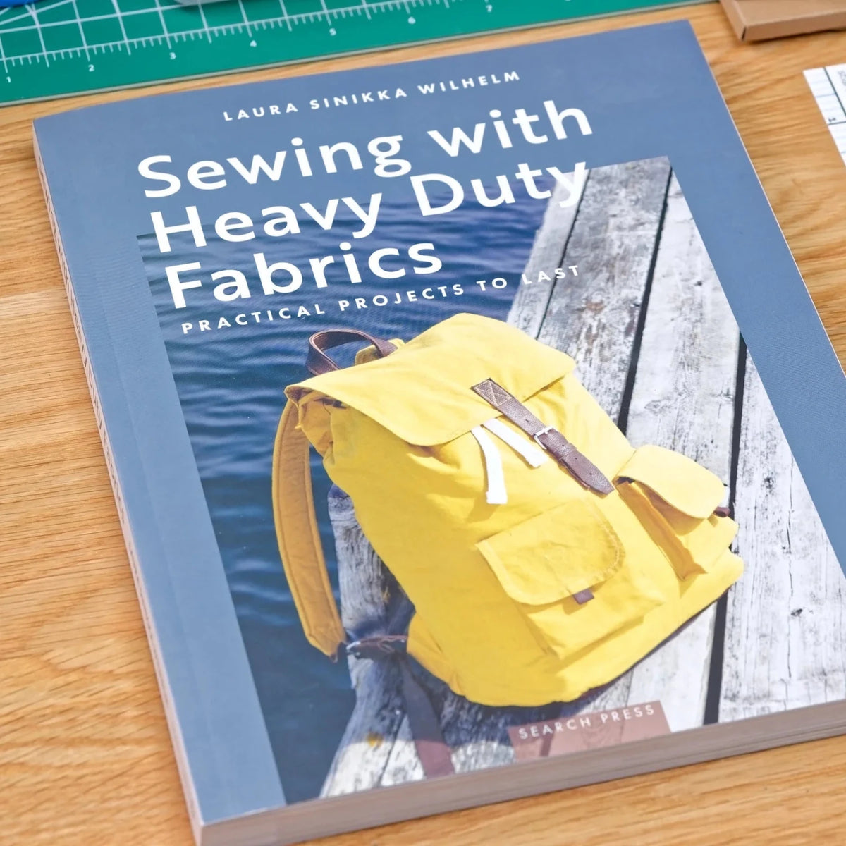 Sewing with Heavy Duty Fabrics - Knappnålen